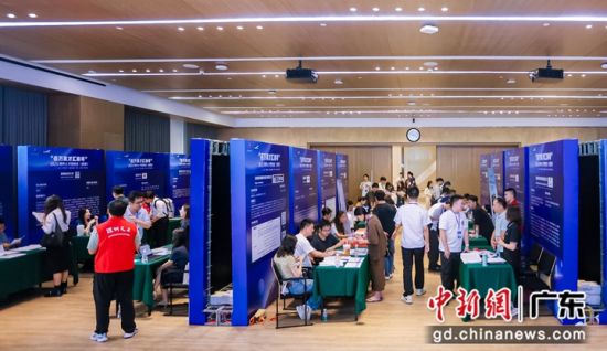 双选会现场。彭程 摄