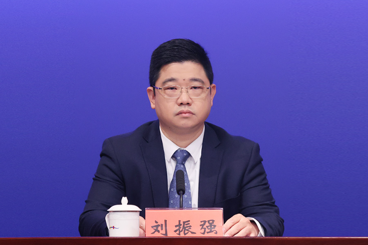 深圳市投资促进局副局长 刘振强.jpg