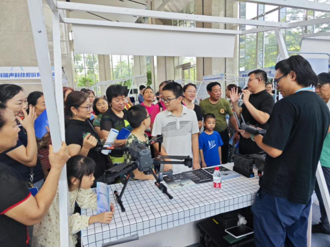 “模力福地”双平台落地!深圳(福田)海联大模型和算法赋能服务中心与奥斯比千模加速器同步启动! “模力福地”双平台落地!深圳(福田)海联大模型和算法赋能服务中心与奥斯比千模加速器同步启动!