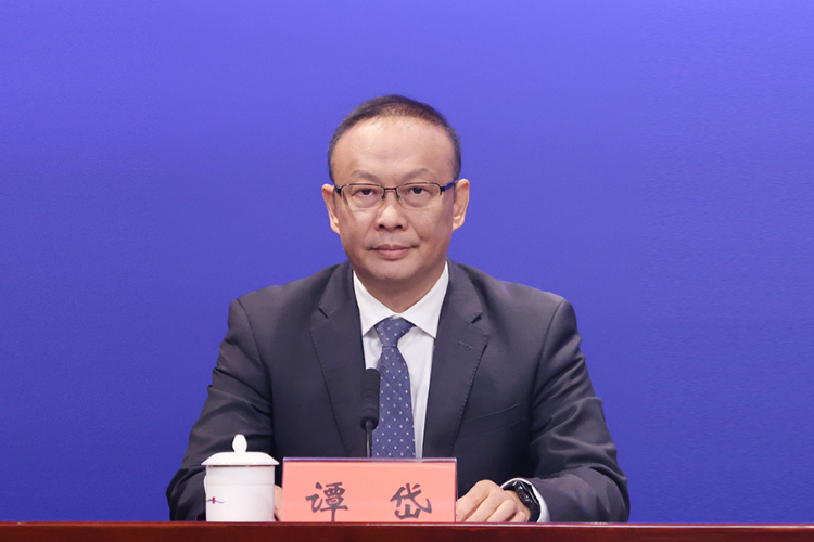 深圳市工业和信息化局副局长 谭岱.jpg