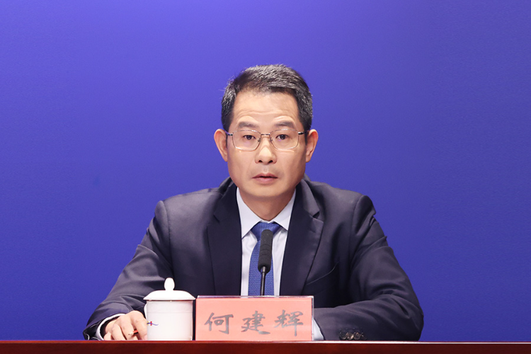 深圳市文化广电旅游体育局副局长 何建辉.jpg